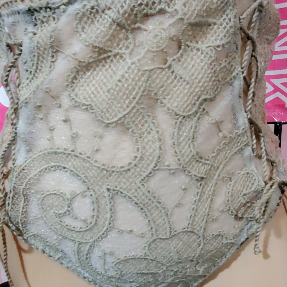 40% OFF 4+ BUNDLES  CLOSET CLOSING! - Picture 2 of 5